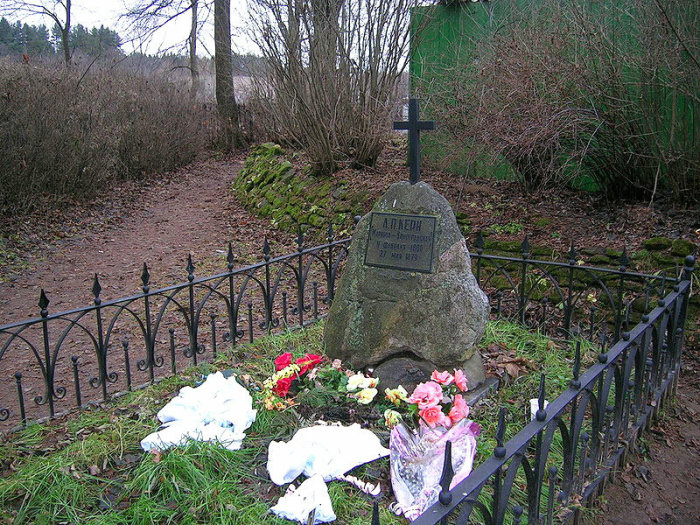 Символическая могила Анны Керн на кладбище в Прутне. / Фото: www.lfly.ru