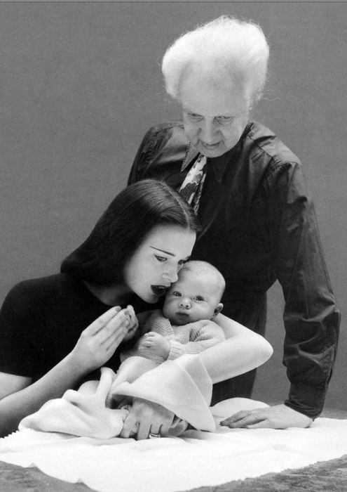  Глория Вандербилт и Леопольд Стоковский со старшим сыном Станиславом. / Фото: www.pinterest.ca