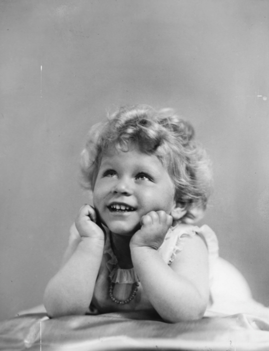Елизавета II в детстве. / Фото: www.pinimg.com