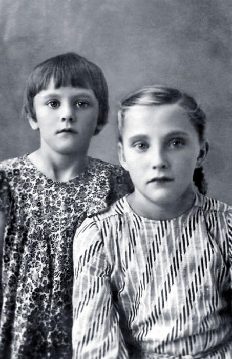 Светлана Коркошко со старшей сестрой Лидией. / Фото: www.7days.ru