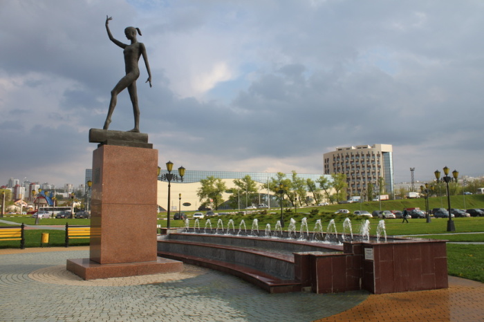 Памятник Светлане Хоркиной в Белгороде. / Фото: www.foto-planeta.com
