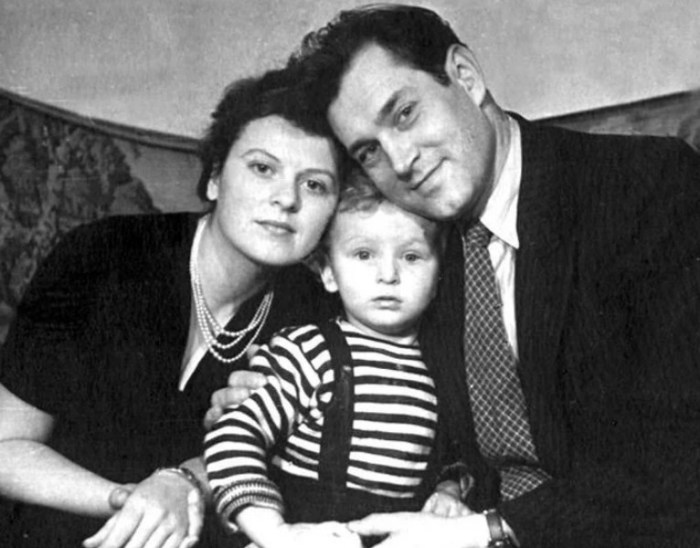 Владлен Давыдов и Маргарита Анастасьева с сыном. / Фото: www.yandex.net