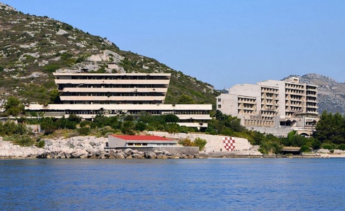 Заброшенные отели Купари, Хорватия. / Фото: www.sibfun.ru