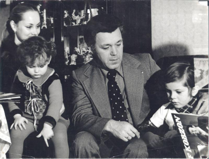 Иосиф и Нелли Кобзон с детьми. / Фото: www.games-of-thrones.ru