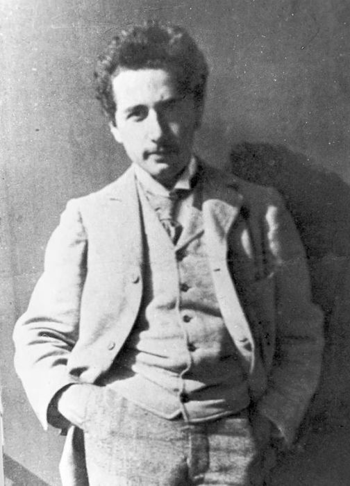 Альберт Эйнштейн в студенческие годы. / Фото: www.twimg.com