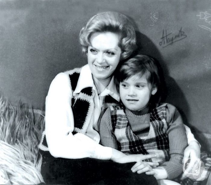 Варвара Владимирова с мамой. / Фото: www.rustars.tv