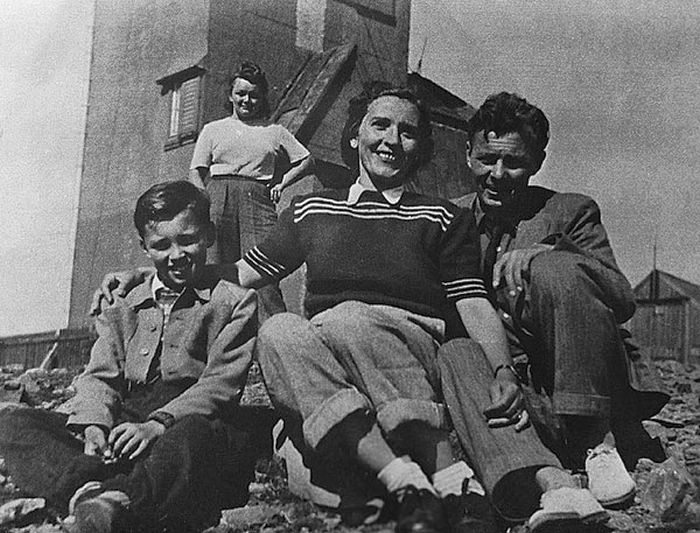 Карел Готт в детстве с родителями. / Фото: www.karelgott.com