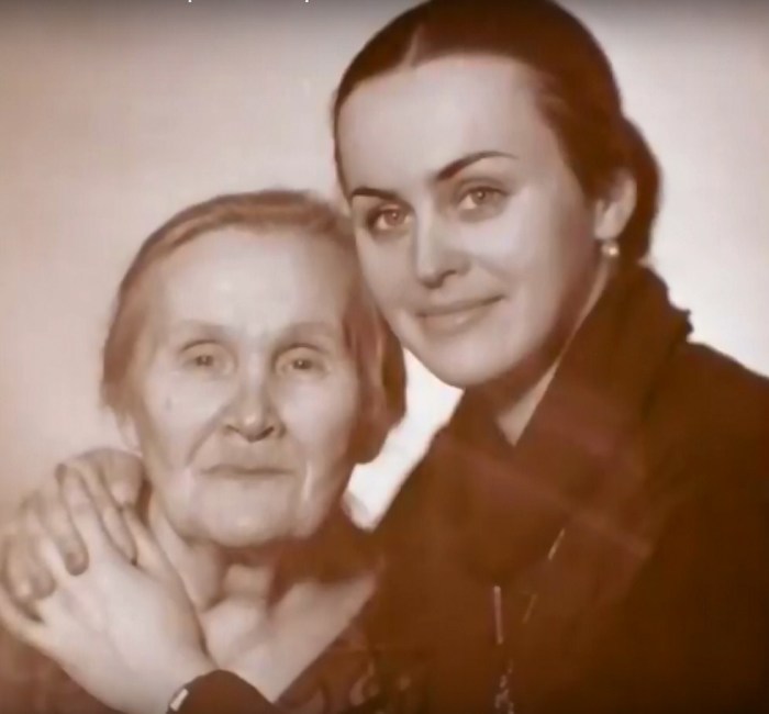 Алла Данько с бабушкой. / Фото: www.russia.tv