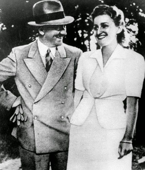 Адольф Гитлер и Ева Браун. / Фото: www.narvii.com