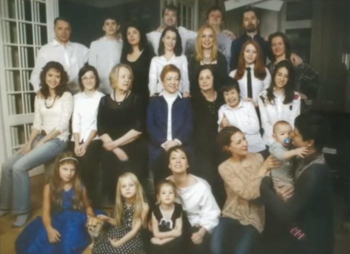 Семья почти в полном составе. / Фото: www.russia.tv