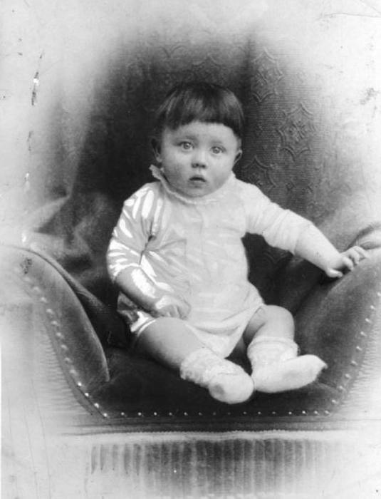 Адольф Гитлер в детстве. / Фото: www.twimg.com