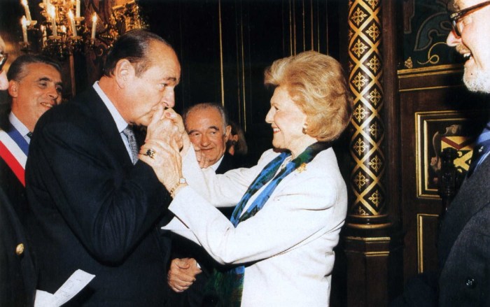 Памела Гарриман с президентом Франции Жаком Шираком. / Фото: www.peoples.ru