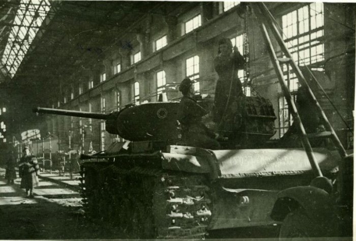 Сталинградский тракторный завод, 1942 год. / Фото: www.twitter.com