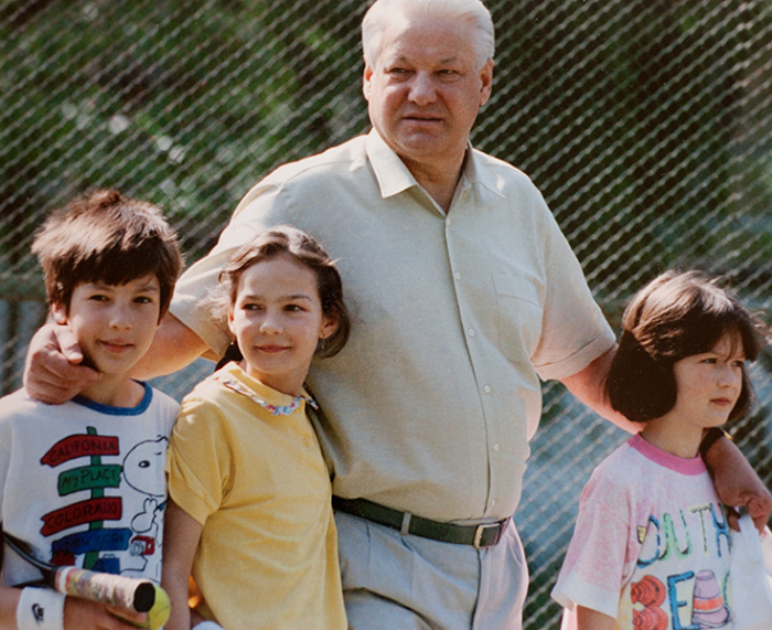 Борис Ельцин с внуками. / Фото: www.rbk.ru