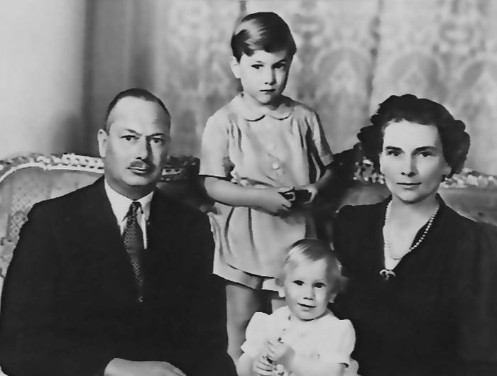 Герцог и герцогиня Глостерские с сыновьями. / Фото: www.wikimedia.org