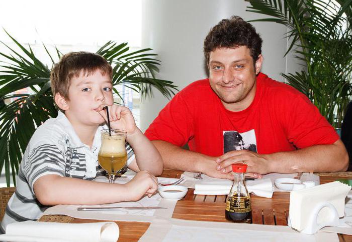 Михаил Полицеймако с сыном. / Фото: www.autogear.ru