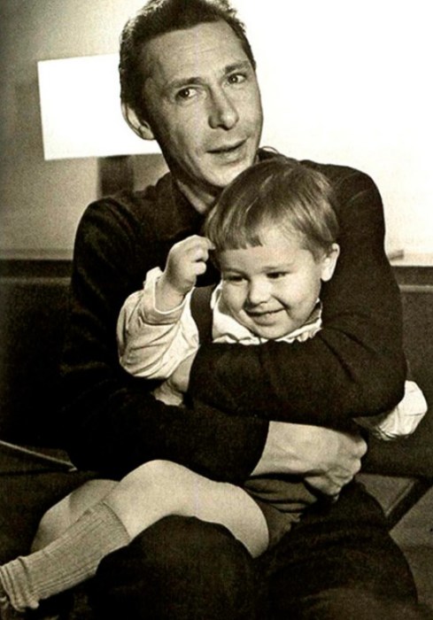 Олег Ефремов с сыном Михаилом. / Фото: www.cod28.ru