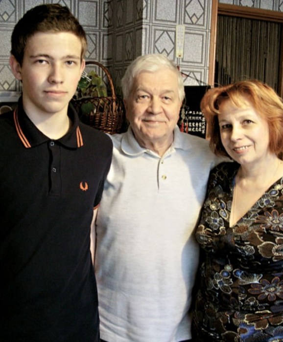 Владимир Ухин и Наталья Макарова с сыном Иваном. / Фото: www.zendiar.com