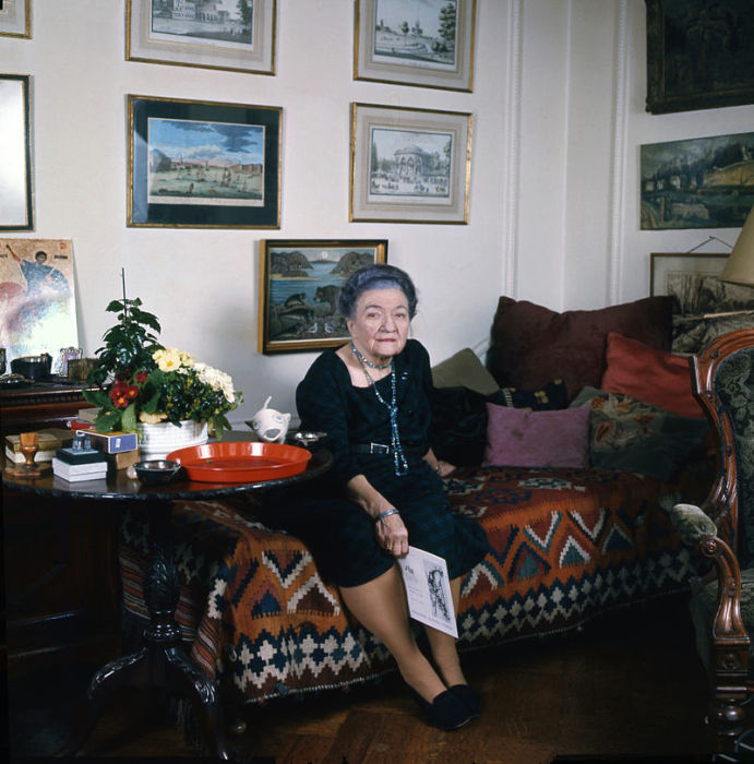 Баронесса Мура Будберг в своей квартире в Лондоне. / Фото: www.wikipedia.org