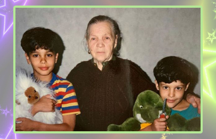 Братья Юнусовы в детстве с бабушкой.