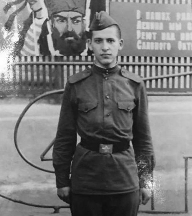 Борис Грачевский во время службы в армии. / Фото: www.strana-sovetov.com