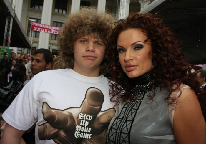 Эвелина Блёданс с сыном Николаем. / Фото: www.games-of-thrones.ru