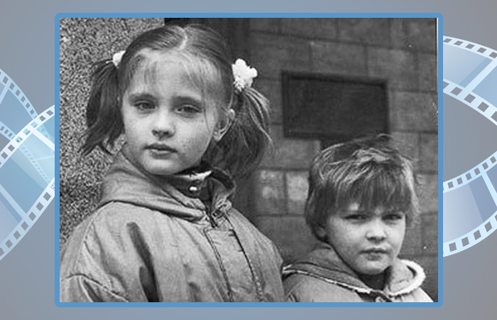 Анна Казючиц в детстве с младшей сестрой Татьяной.