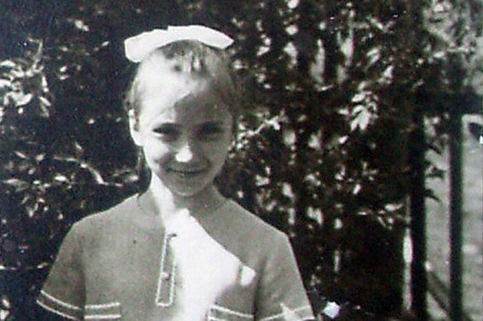 Маша Распутина в детстве. / Фото: www.novyefoto.ru