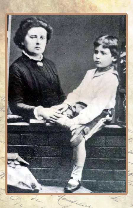 Максимилиан Волошин в детстве с мамой.
