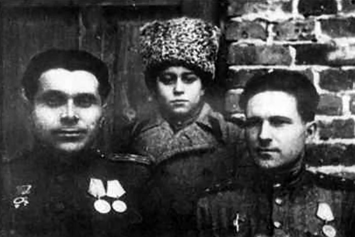 Николай Щёлоков (слева) в годы войны. / Фото: www.biografii.net