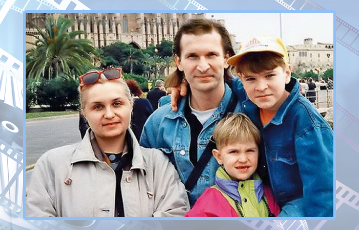 Фёдор Добронравов с женой и сыновьями.