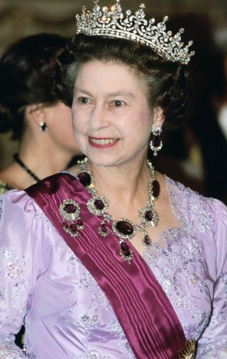 Елизавета II. / Фото: www.hearstapps.com