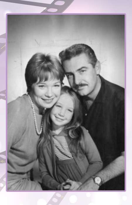 Ширли Маклейн и Стив Паркер с дочерью.