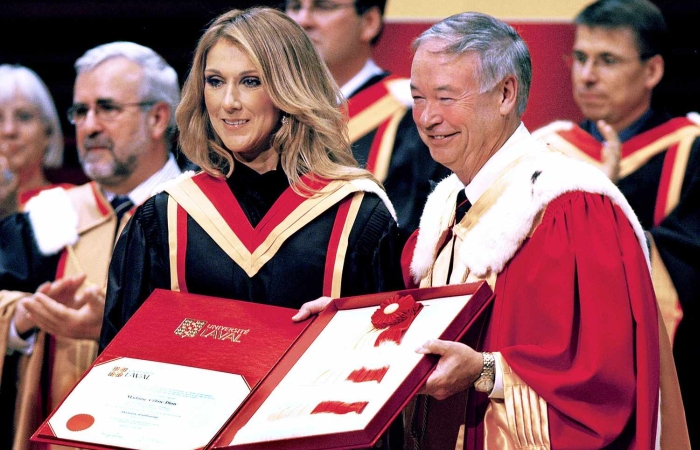 Селин Дион получает докторскую степень. / Фото: www.people.com