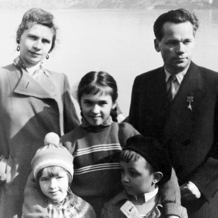 Михаил Калашников с женой и детьми. / Фото: www.ria.ru