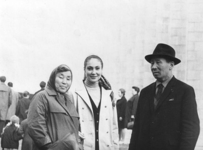 Ольга Матешко с родителями Александра Итыгилова. / Фото: www.gazetarb.ru