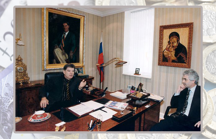 Владимир Брынцалов в кабинете.