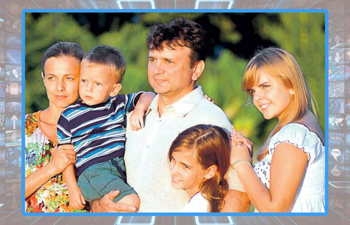 Тимур и Елена Кизяковы с детьми.