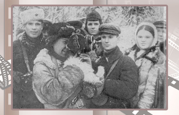 Мария Сухова среди партизан.