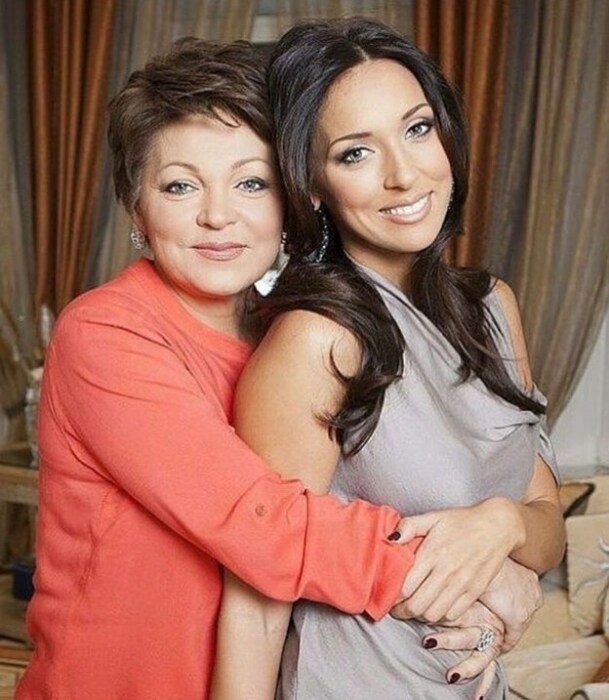 Алсу с мамой. / Фото: www.instagram.com