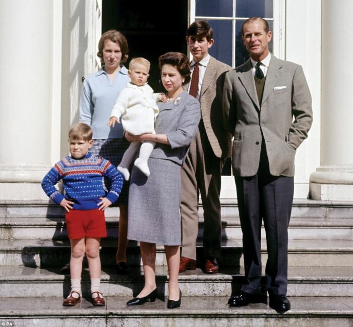Королевская семья. / Фото: www.dailymail.co.uk