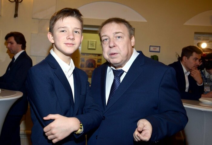 Александр Семчев с сыном Фёдором. / Фото: www.wefit.ru