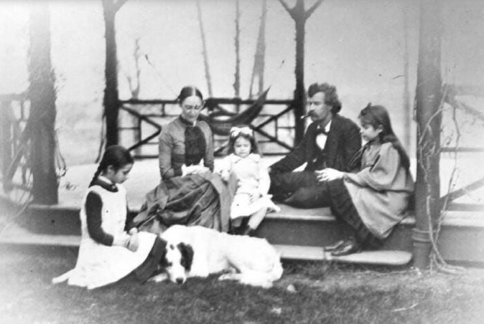 Марк Твен и Оливия Лэнгдон с детьми. / Фото: www.smithsonianmag.com