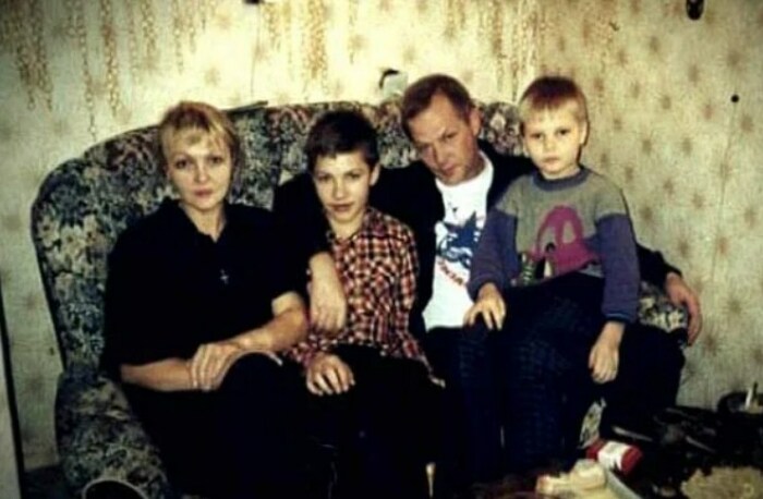 Марина Дюжева и Юрий Гейко с сыновьями. / Фото: www.yandex.net
