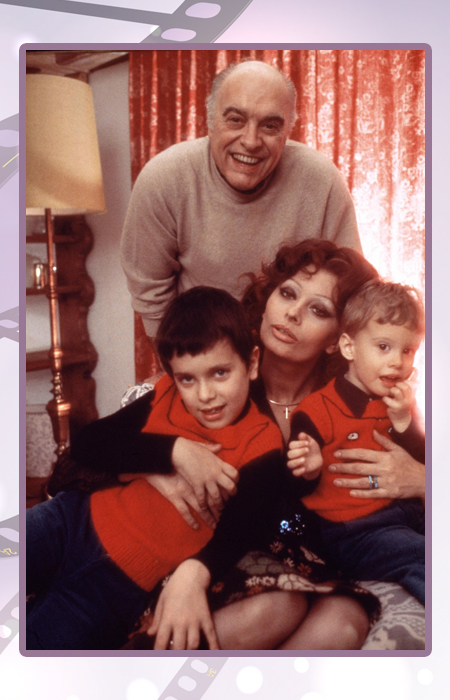 Софи Лорен и Карло Понти  с сыновьями.