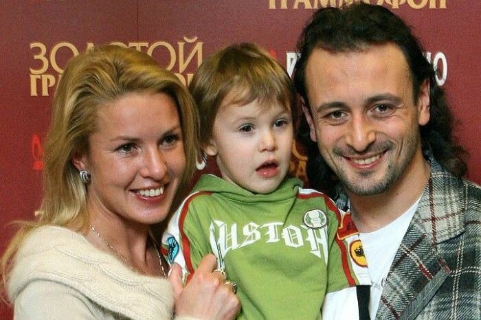 Ирина Лобачева и Илья Авербух с сыном. / Фото: www.obaldela.ru