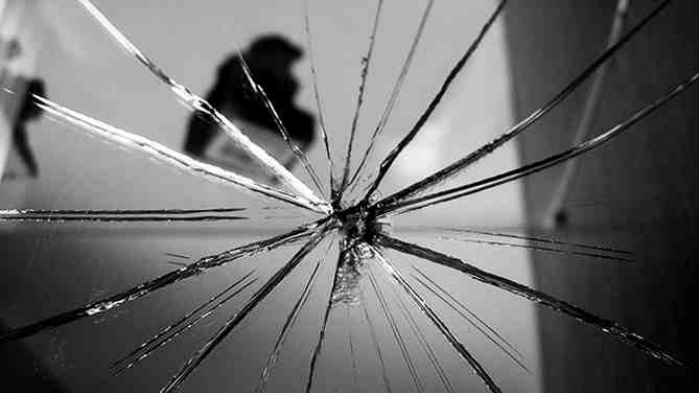 Разбитое зеркало в доме - к несчастью