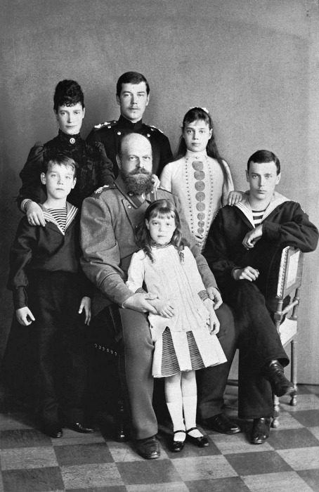 Александр III с семьей./Фото: https://ru.wikipedia.org[