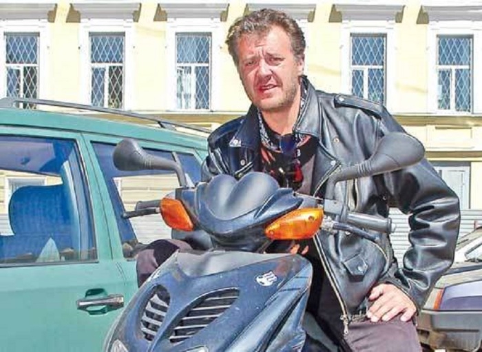 Артур Ваха на мотоцикле. Источник фото:golddisk.ru