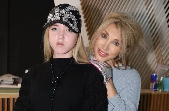Елена Воробей  с дочерью